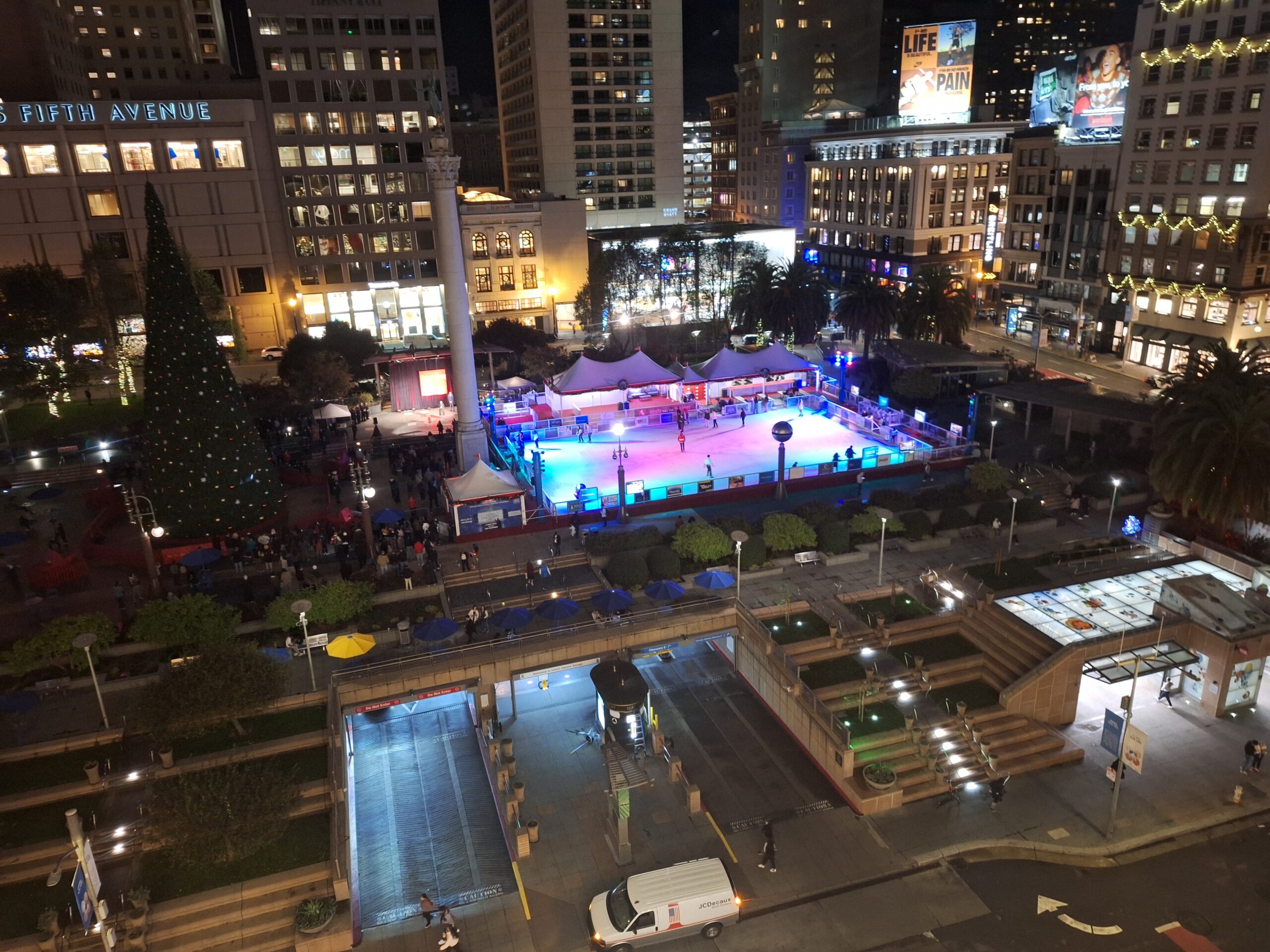 San Francisco, pista di ghiaccio a Union Square (Foto di Stefano Scibilia)